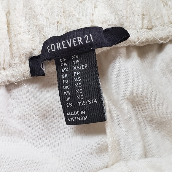 Lace shorts - Picture 2 of 3